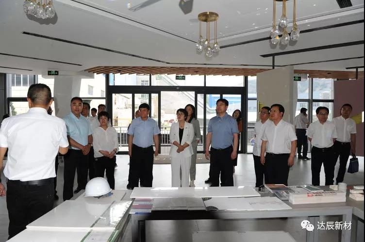 山西省委統(tǒng)戰(zhàn)部副部長、省工商聯(lián)黨組書記陳旭忠一行到達(dá)辰參觀調(diào)研